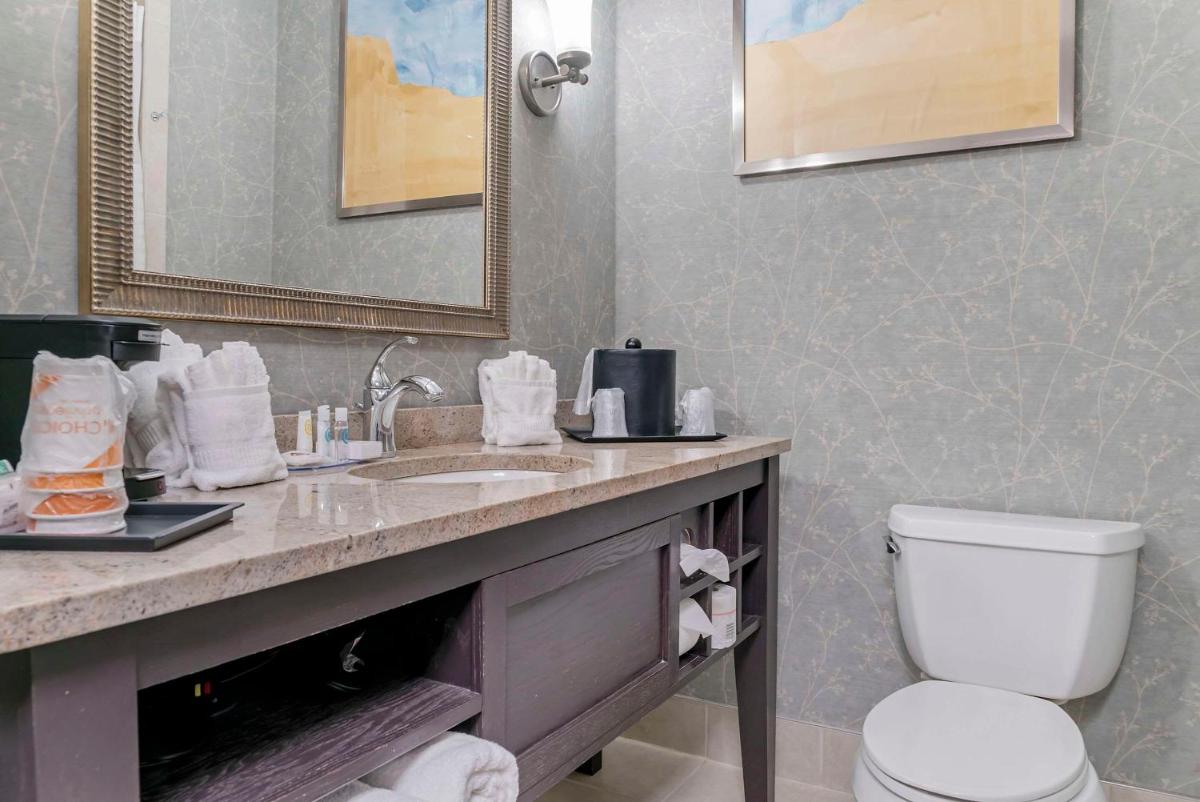 Comfort Inn Plainwell - Housity
