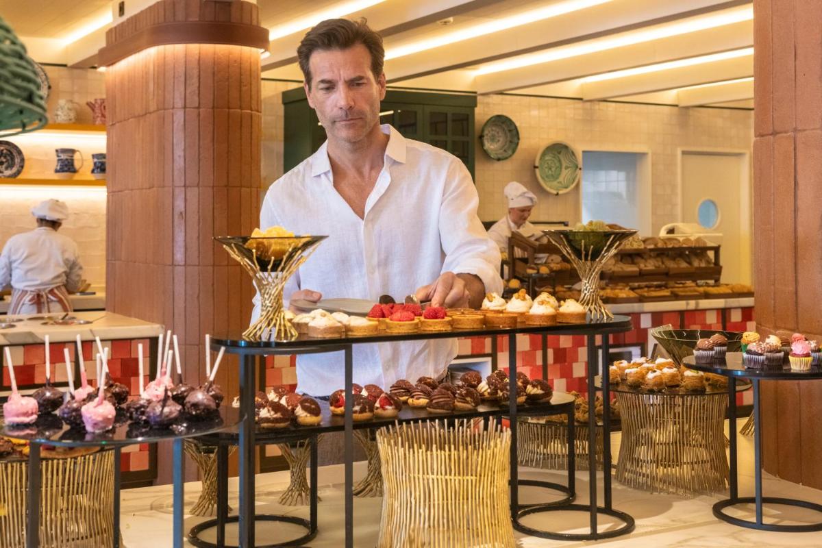 Comida en o cerca de este hotel