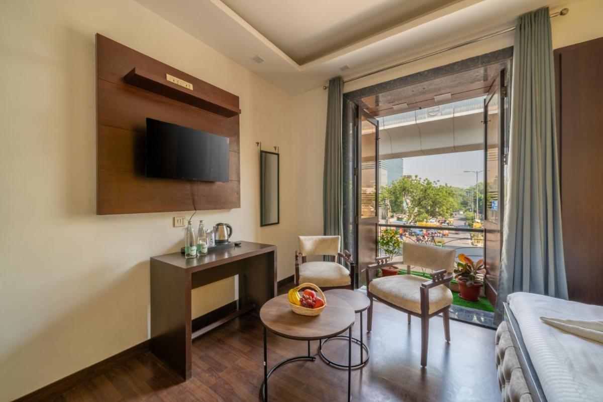 Lime Boutique B&B GK-1 at Kailash Colony Metro , Greater Kailash near Eros Hotel Nehru Place - Housity