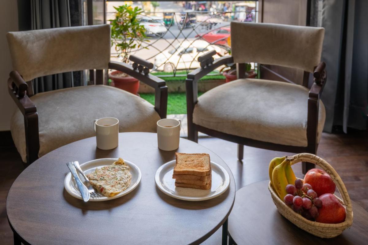 Lime Boutique B&B GK-1 at Kailash Colony Metro , Greater Kailash near Eros Hotel Nehru Place - Housity