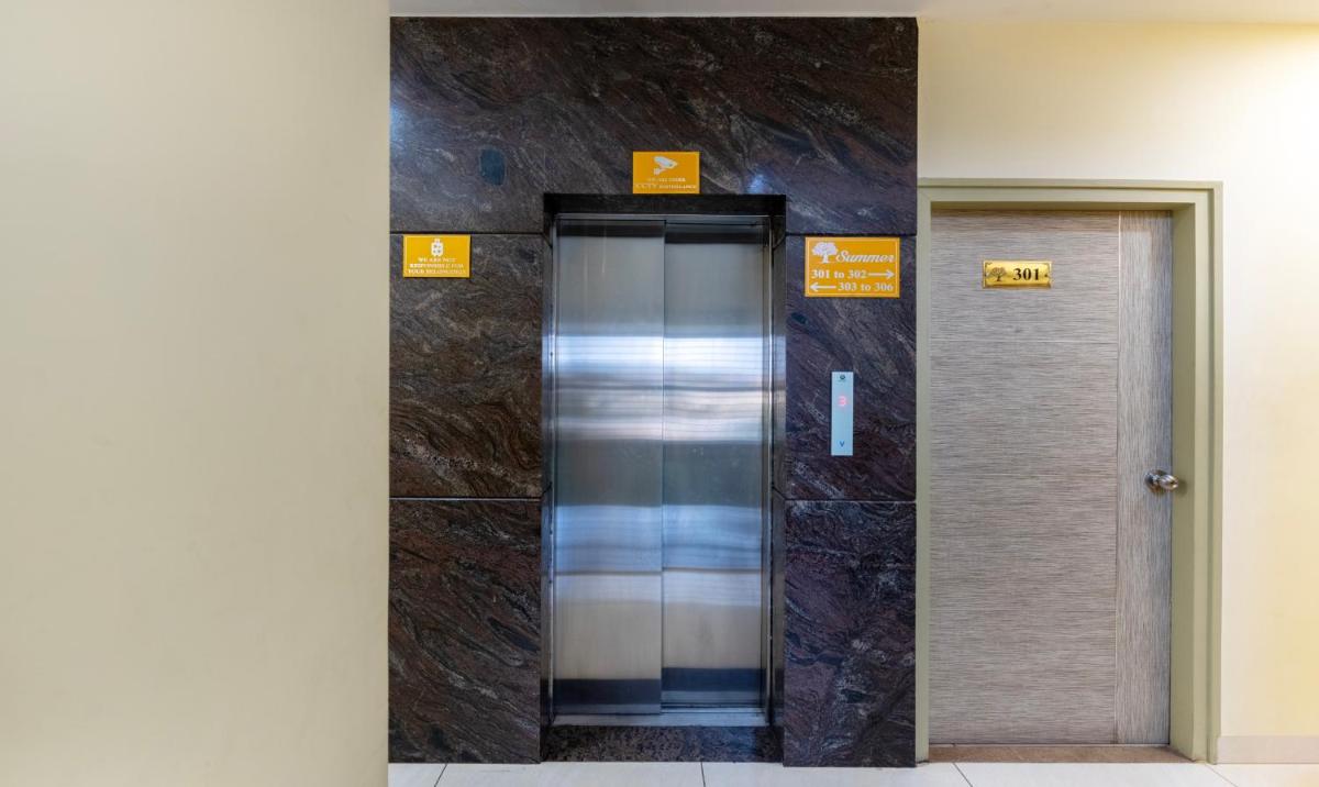 Treebo Trend Four Seasons - Housity