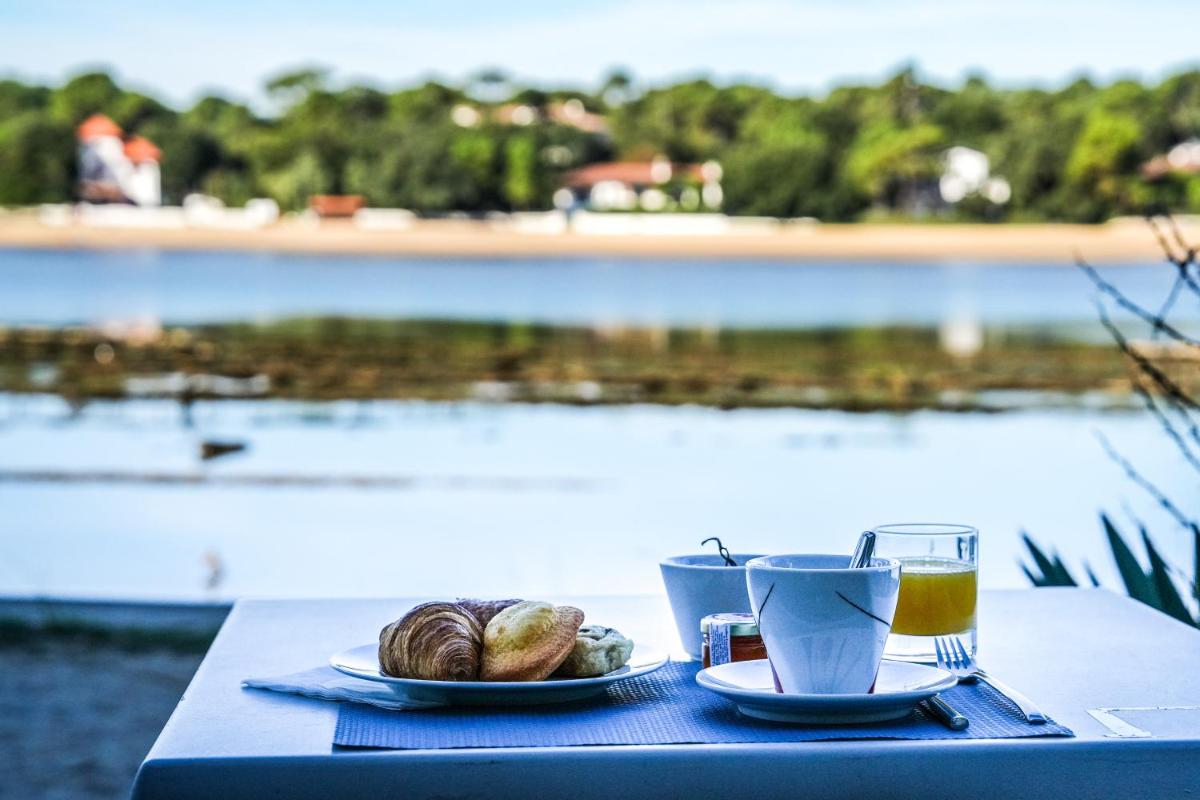 Hotel Le Pavillon Bleu - Housity
