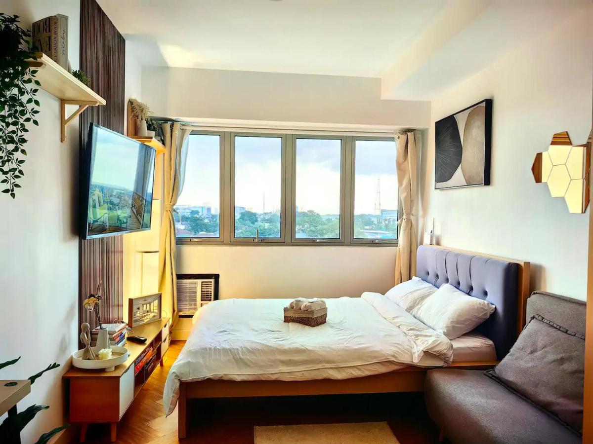 Cozy Oasis, Mountain + Skyline View, Free Pool - Housity