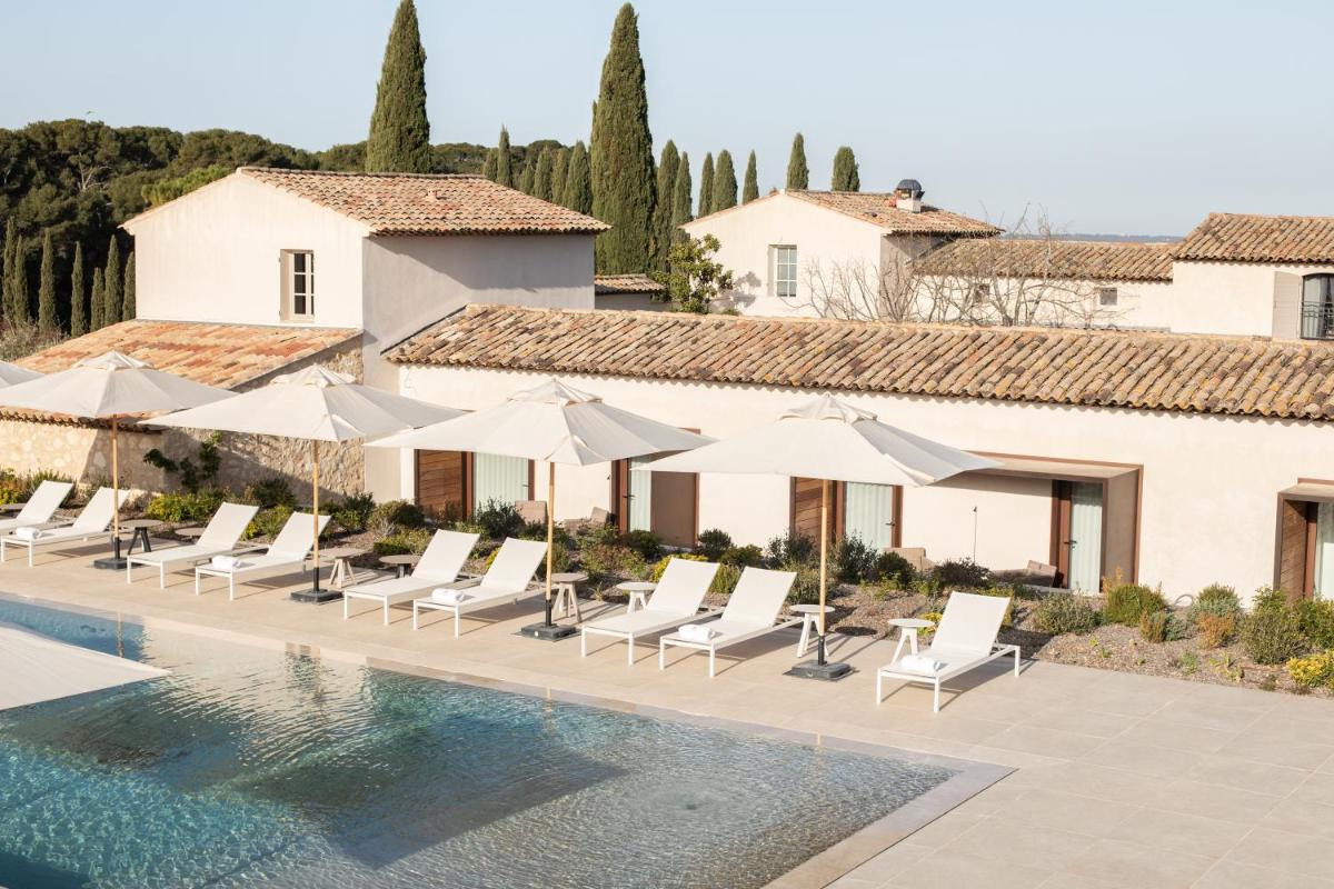 Piscine de l'établissement Château de la Gaude ou située à proximité