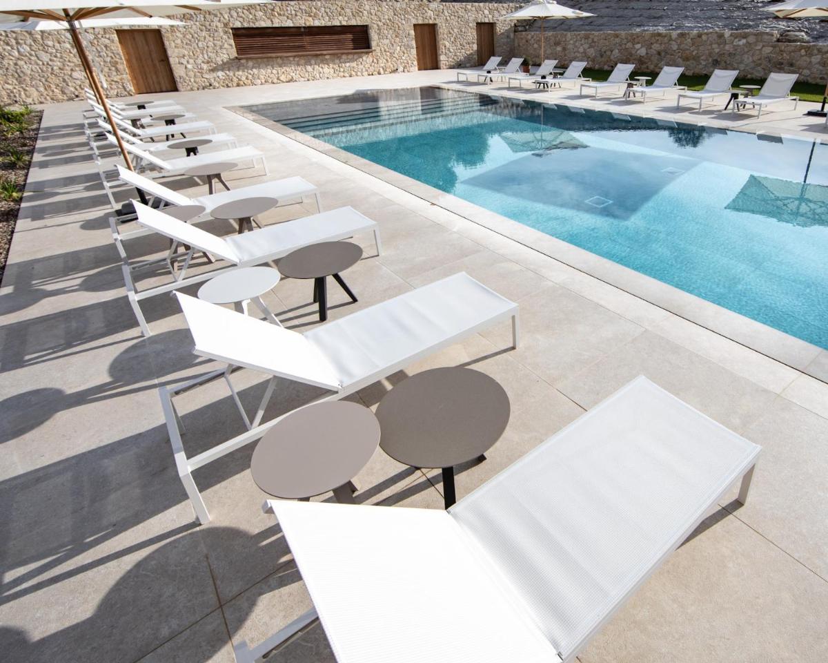 Piscine de l'établissement Château de la Gaude ou située à proximité