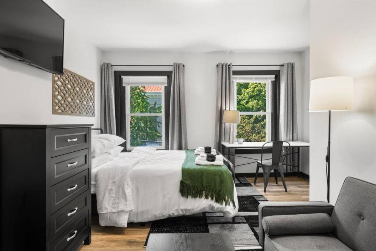 Center City Philly Home, Cozy 1-BR, Ideal Location for 4 Guests! - Housity