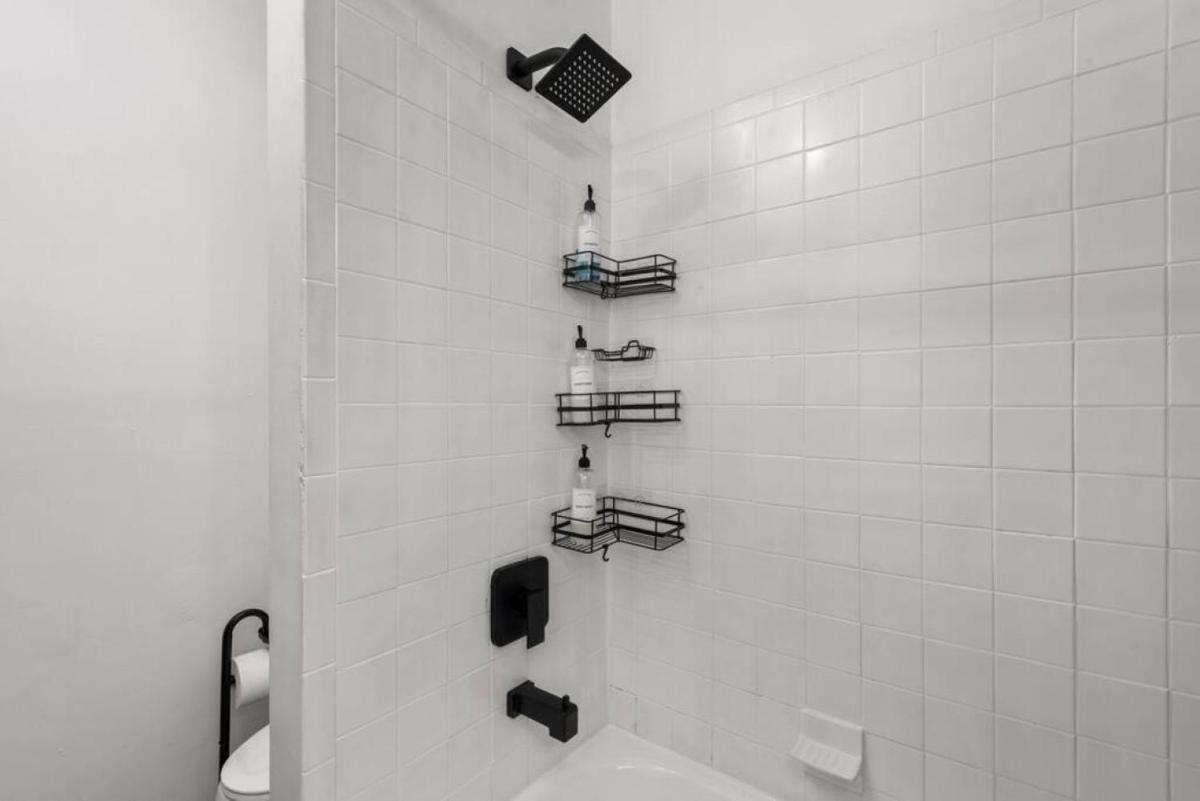 Center City Philly Home, Cozy 1-BR, Ideal Location for 4 Guests! - Housity
