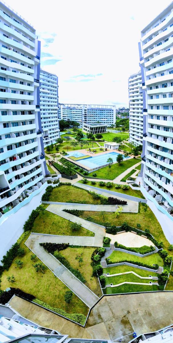 Cozy Oasis, Mountain + Skyline View, Free Pool - Housity