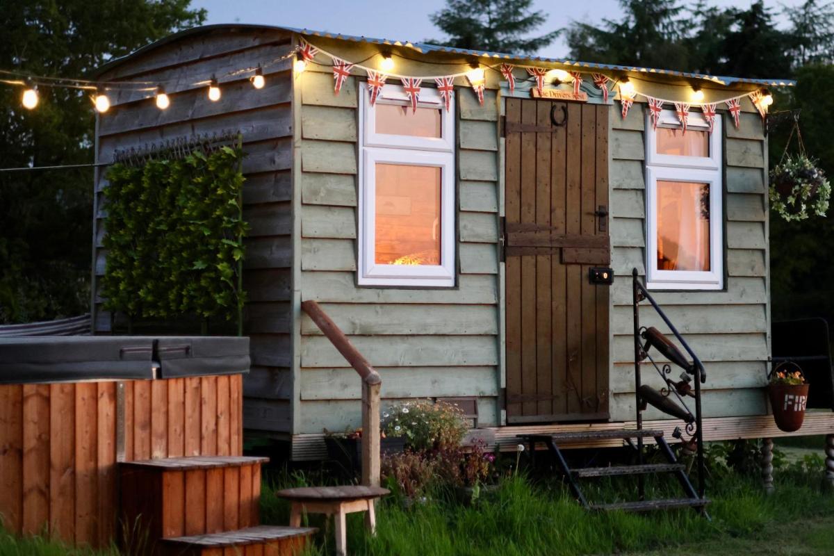 The Drivers Rest a Shepherds in beautiful surroundings in Oakmere Cheshire - Housity
