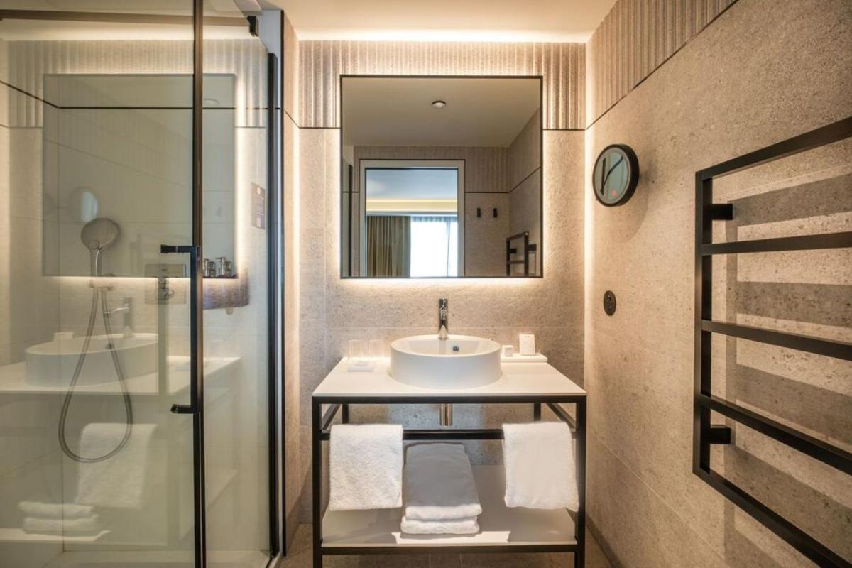 Salle de bains dans l'établissement Radisson Blu Grand Hotel & Spa, Malo-Les-Bains