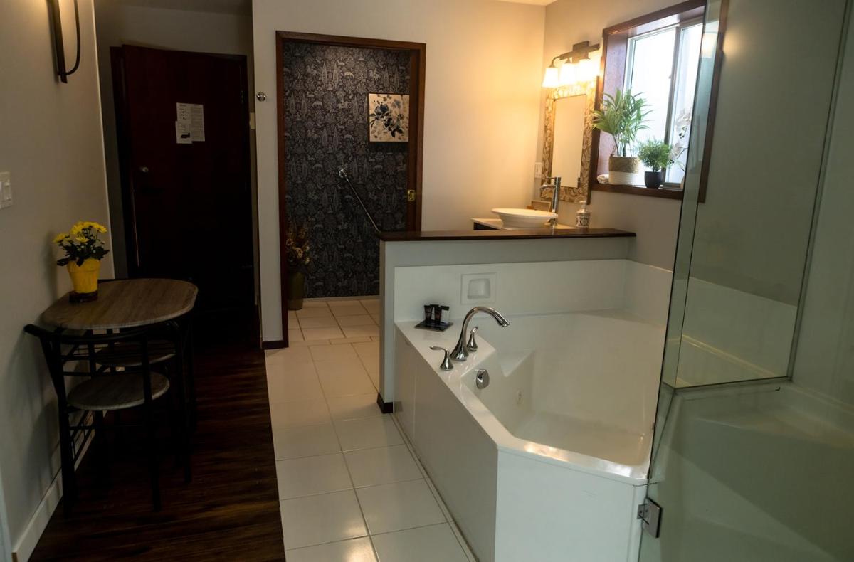 Lunar Cove Inn - Housity