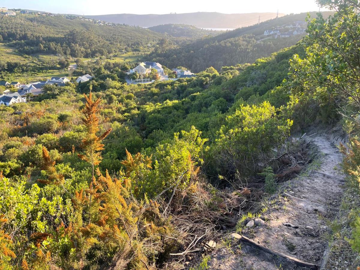 Suitetrails - Stylish Country Cottage, Solar panelled in Knysna
