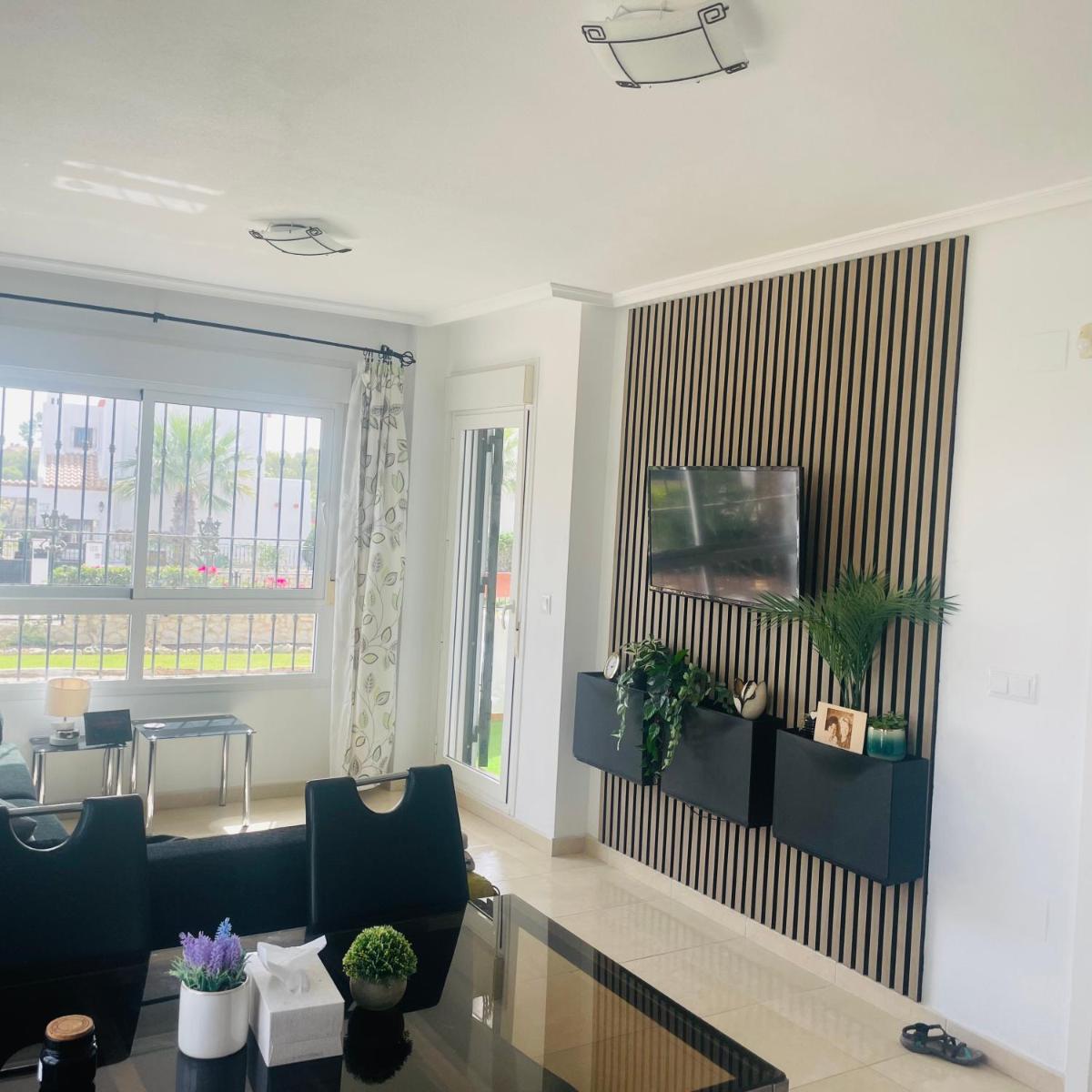 Mi Casa su Casa 'My house is yours' - Housity