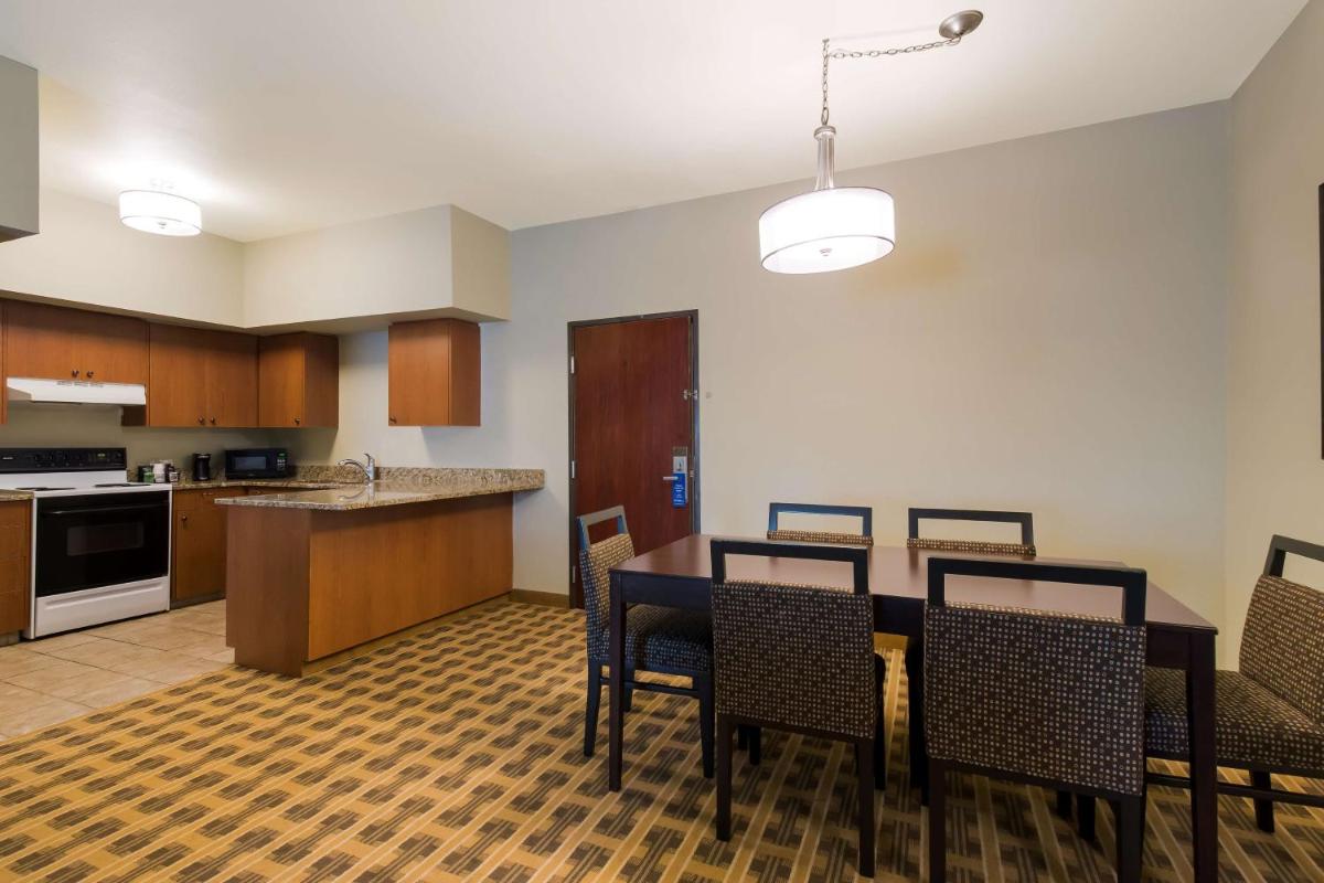 Best Western University Inn and Suites - Housity