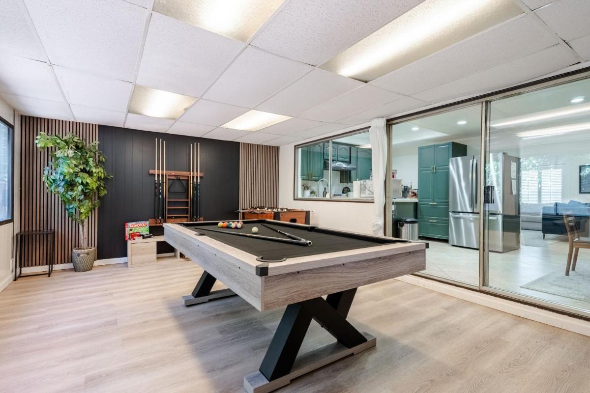 Elegant Retreat w/ Game room in Heart of OC - Housity