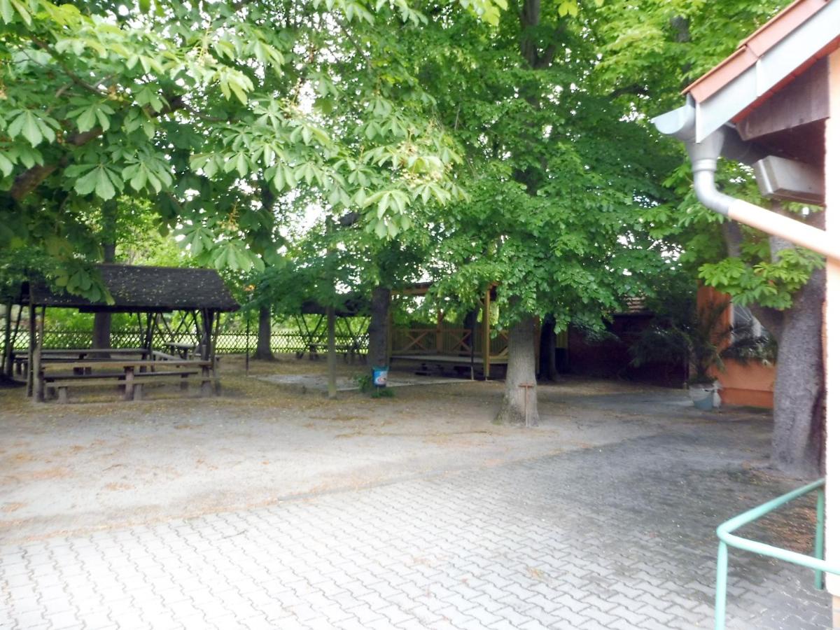 Ferienwohnung "Zum Dorfkrug" - Housity