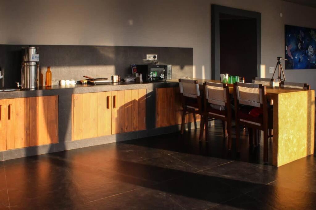 3bhk Sunset House with Jacuzzi - Housity