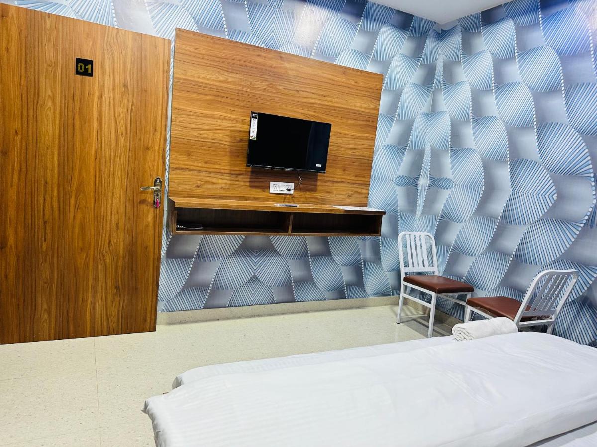 HOTEL THE PUNJAB KING -- MODERN DHABA, BAR, SUITE ROOMS -- Special for Families, Couples, Corporate, Group Travelers - Housity