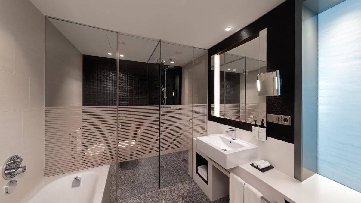 Ein Badezimmer in der Unterkunft InterContinental Berlin by IHG