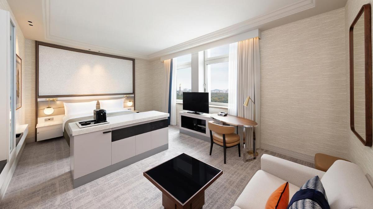 Ein Bett oder Betten in einem Zimmer der Unterkunft InterContinental Berlin by IHG