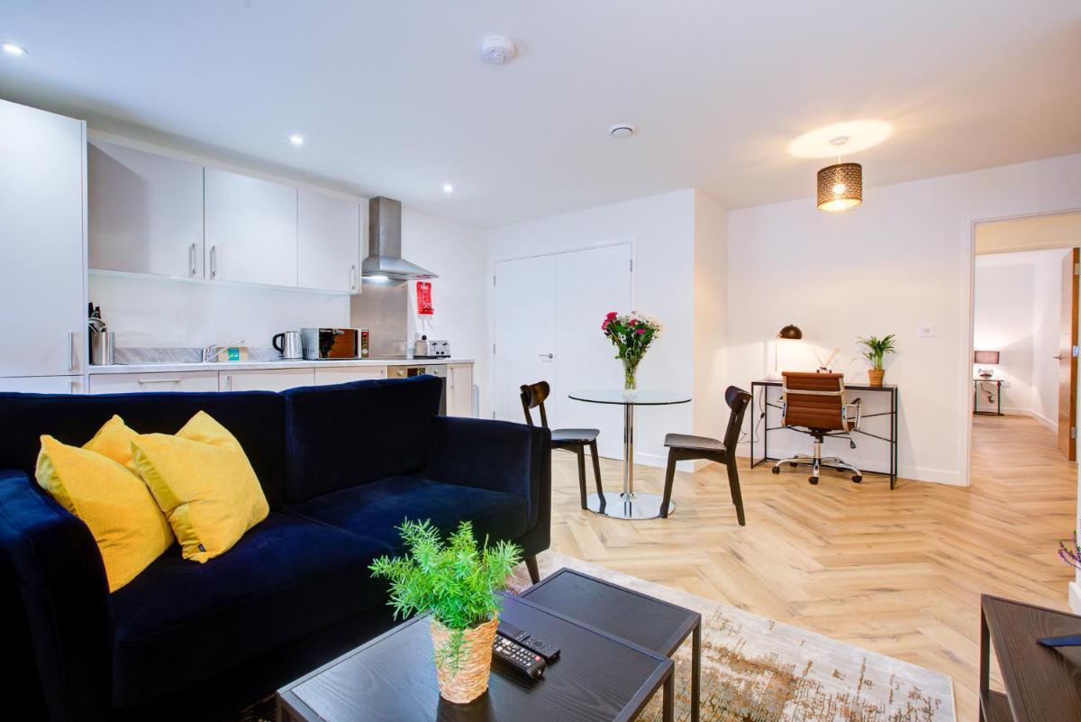 Hybrid Resi - Mitcham close to Tooting and Wimbledon - Housity