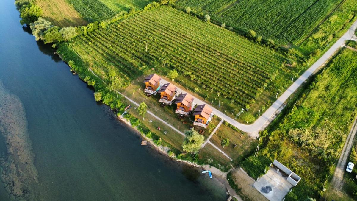 Holiday homes Piralo - Housity