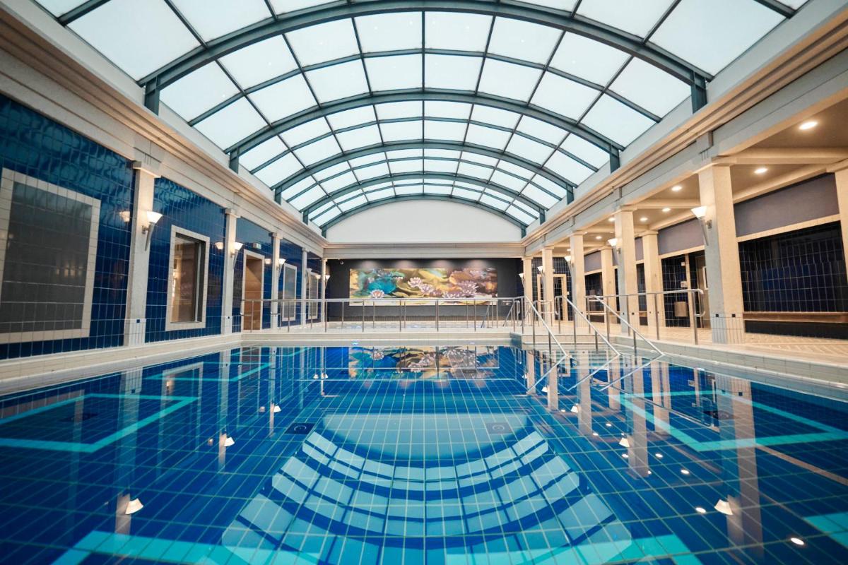 Der Swimmingpool an oder in der Nähe von Nouri
