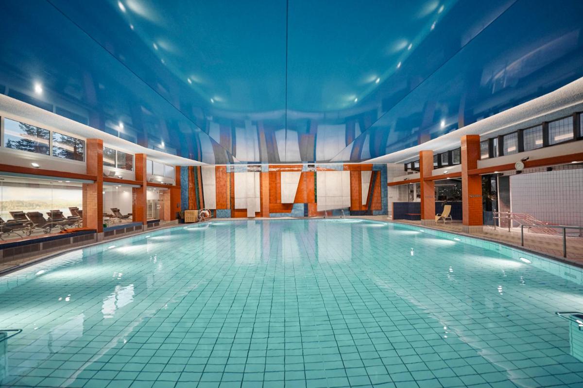 Der Swimmingpool an oder in der Nähe von Nouri