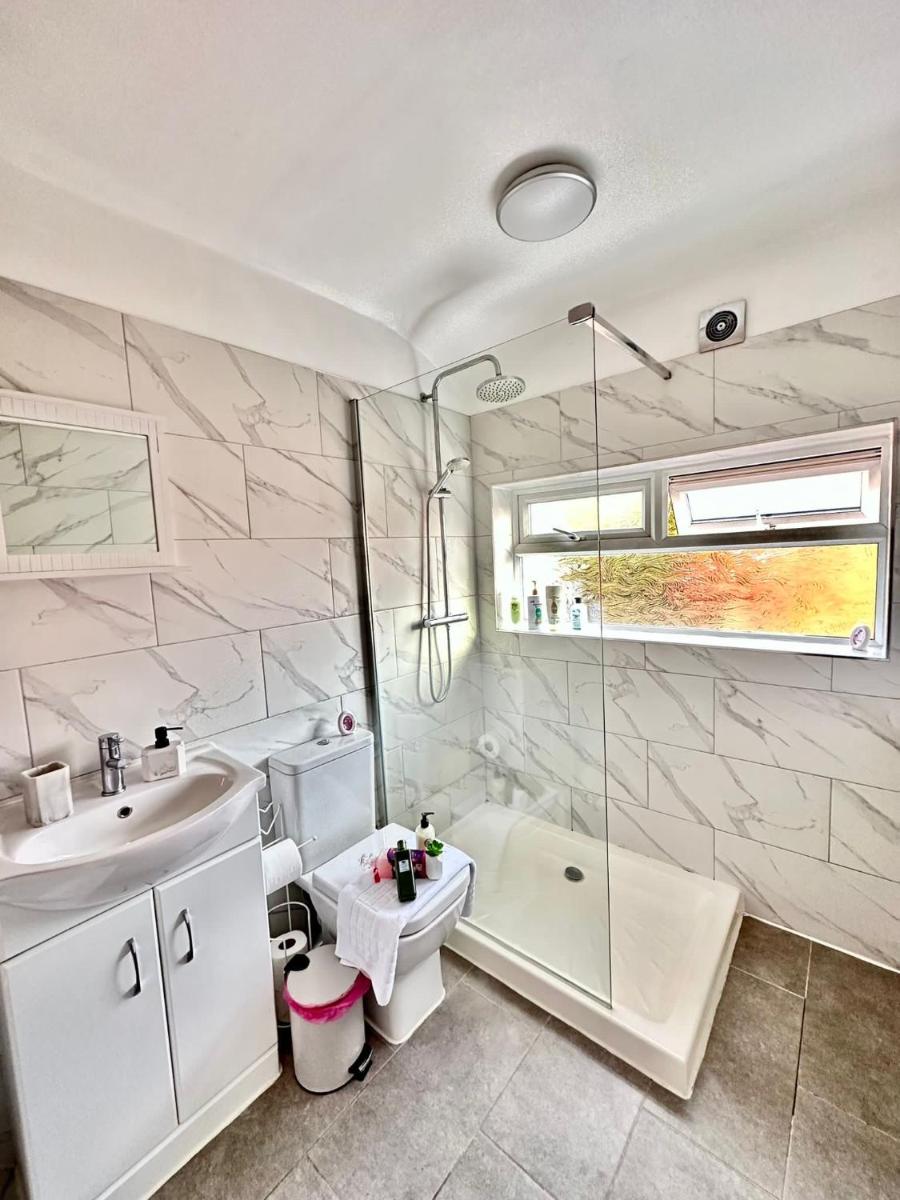 Luxurious family home in West Midlands - Housity