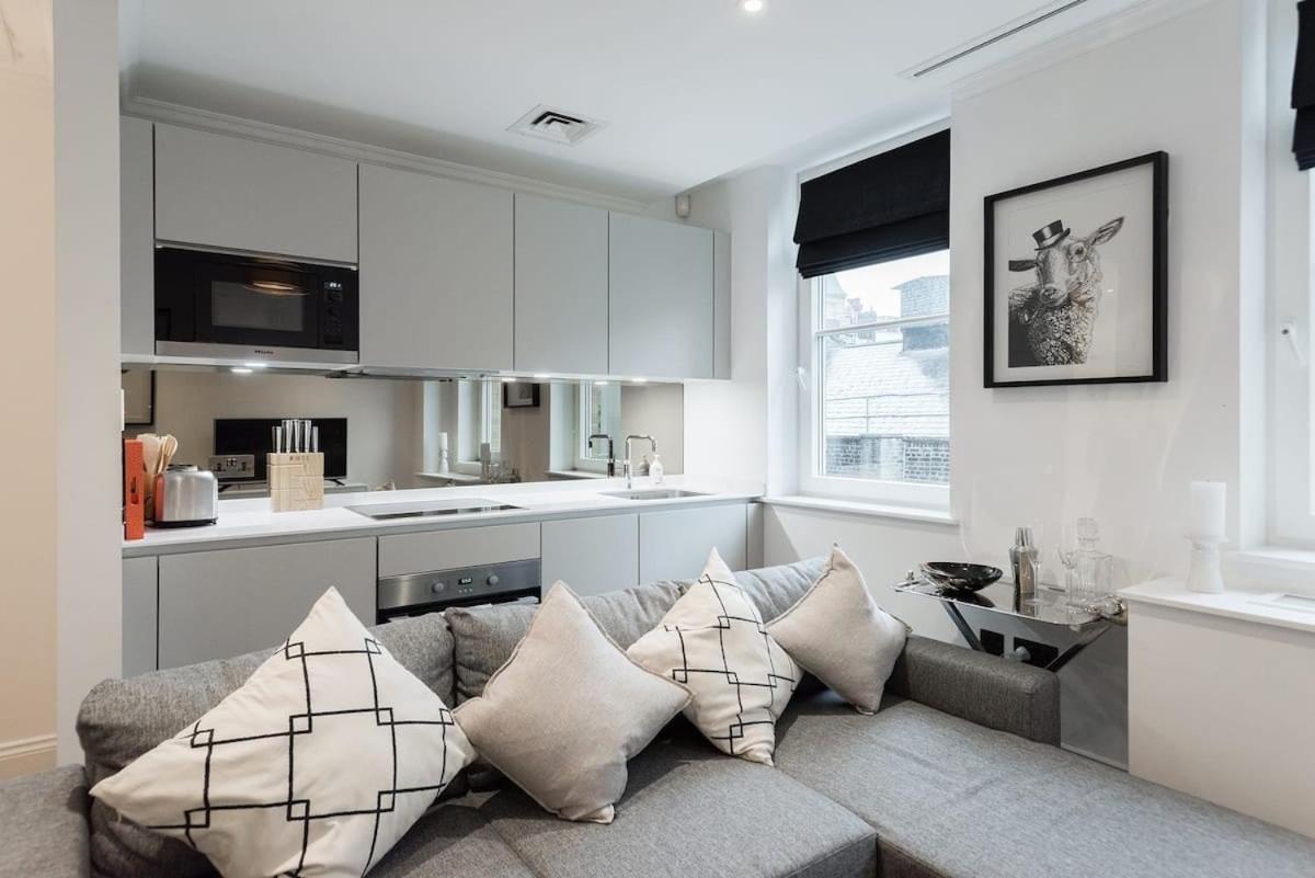 Beautiful Studio On The Strand - Housity