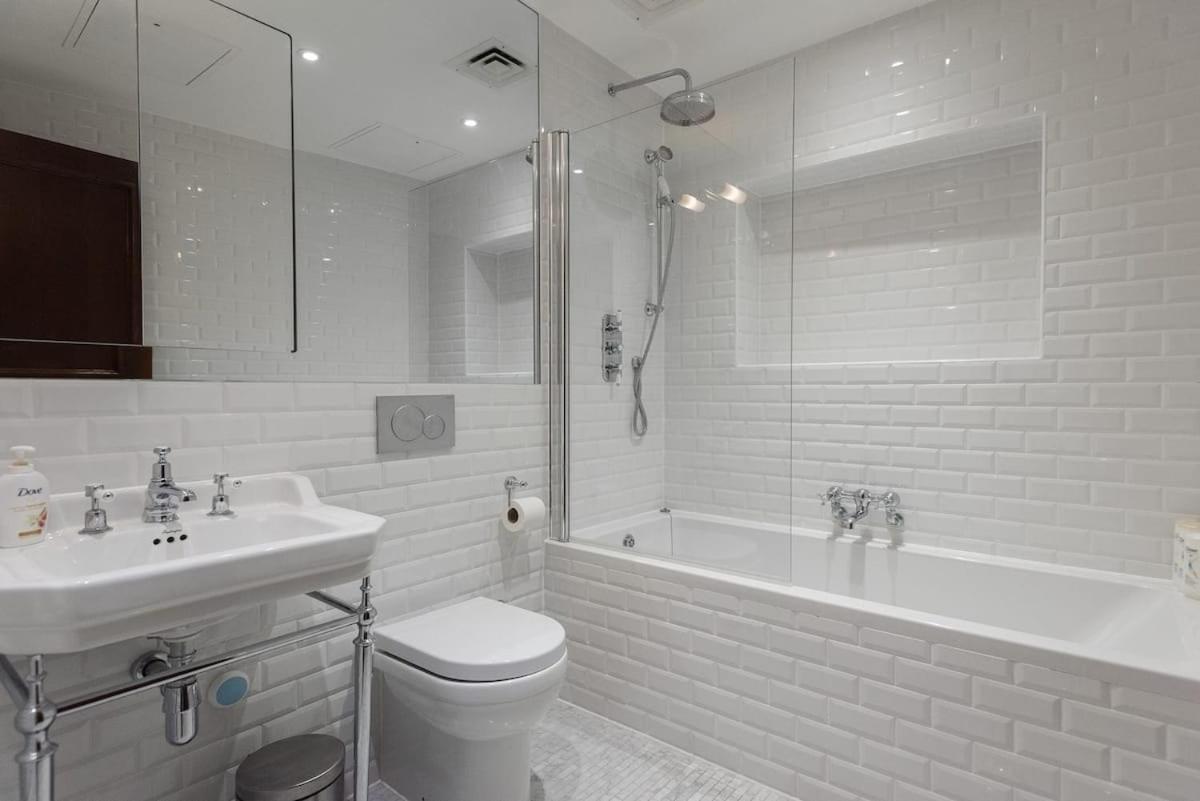 Beautiful Studio On The Strand - Housity