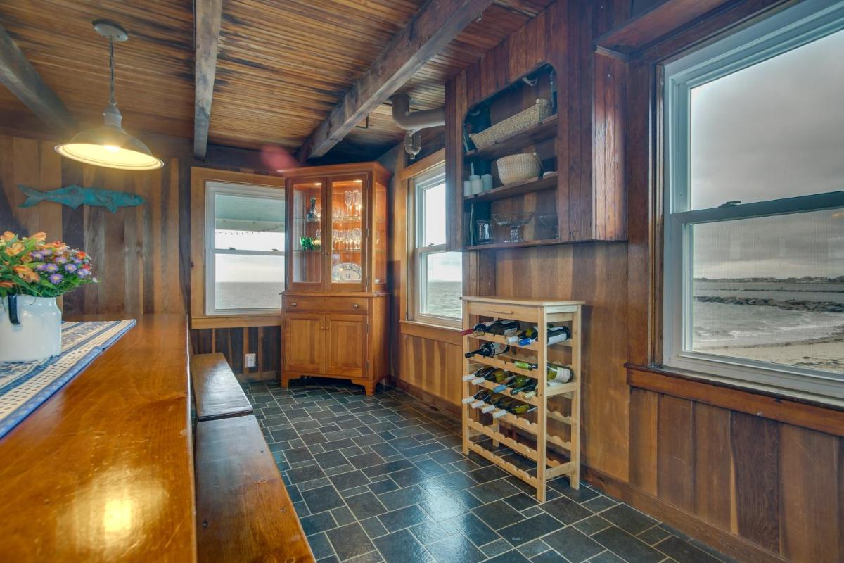 Historic Cottage with Beautiful Oceanfront View - Housity