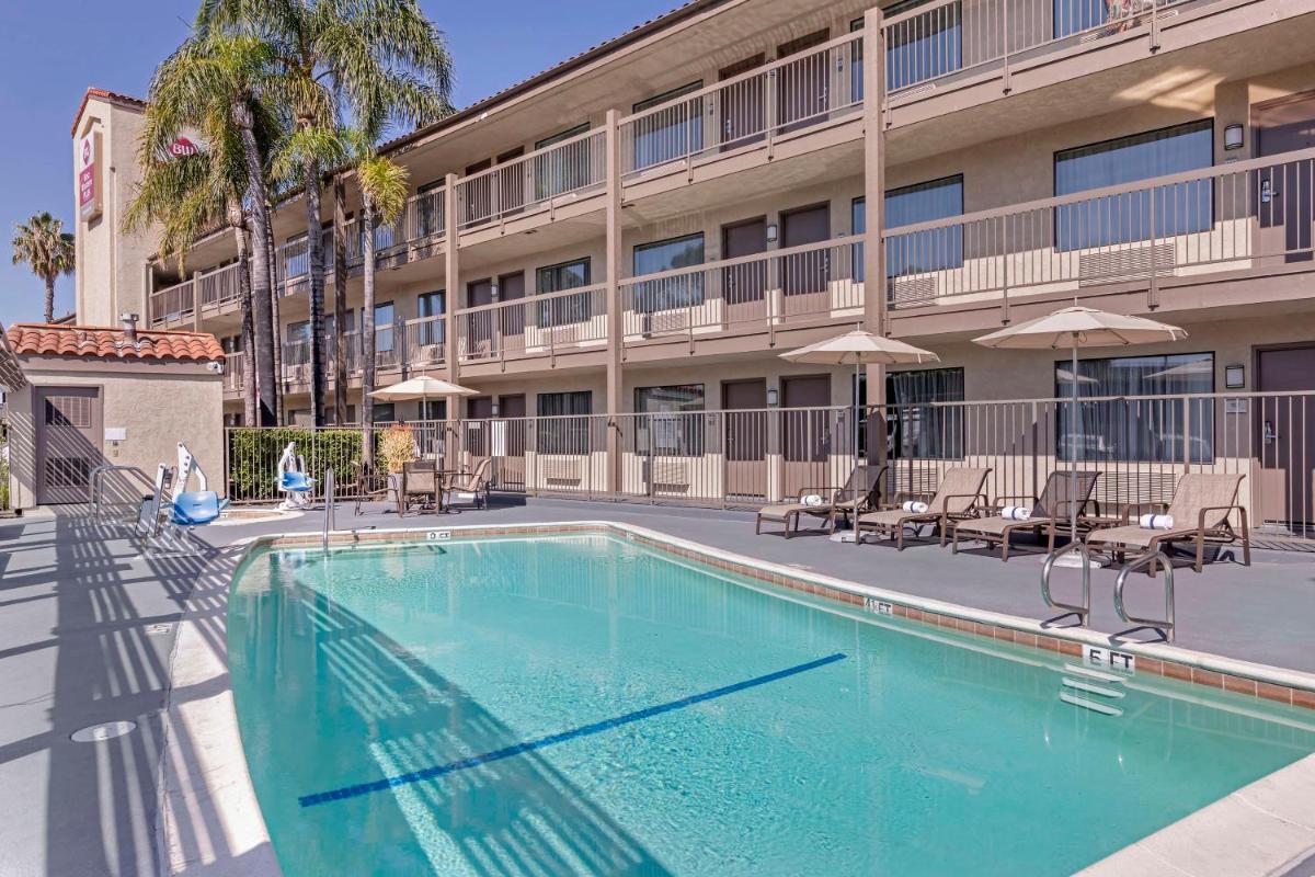 Best Western Plus Executive Inn - Housity