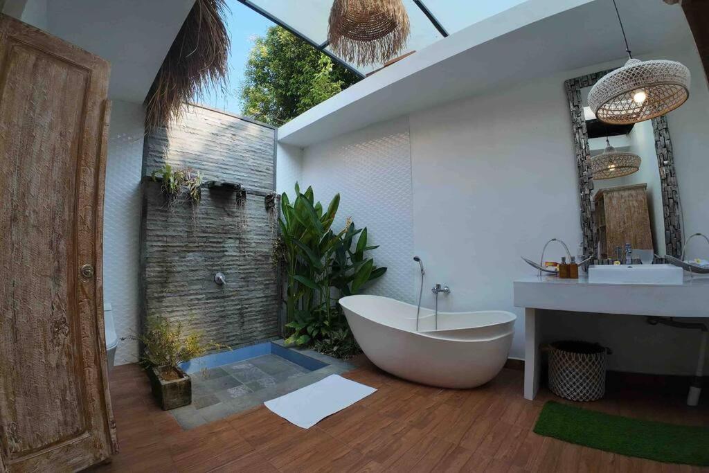 Suitetrails - LaMeddian Ubud Villa