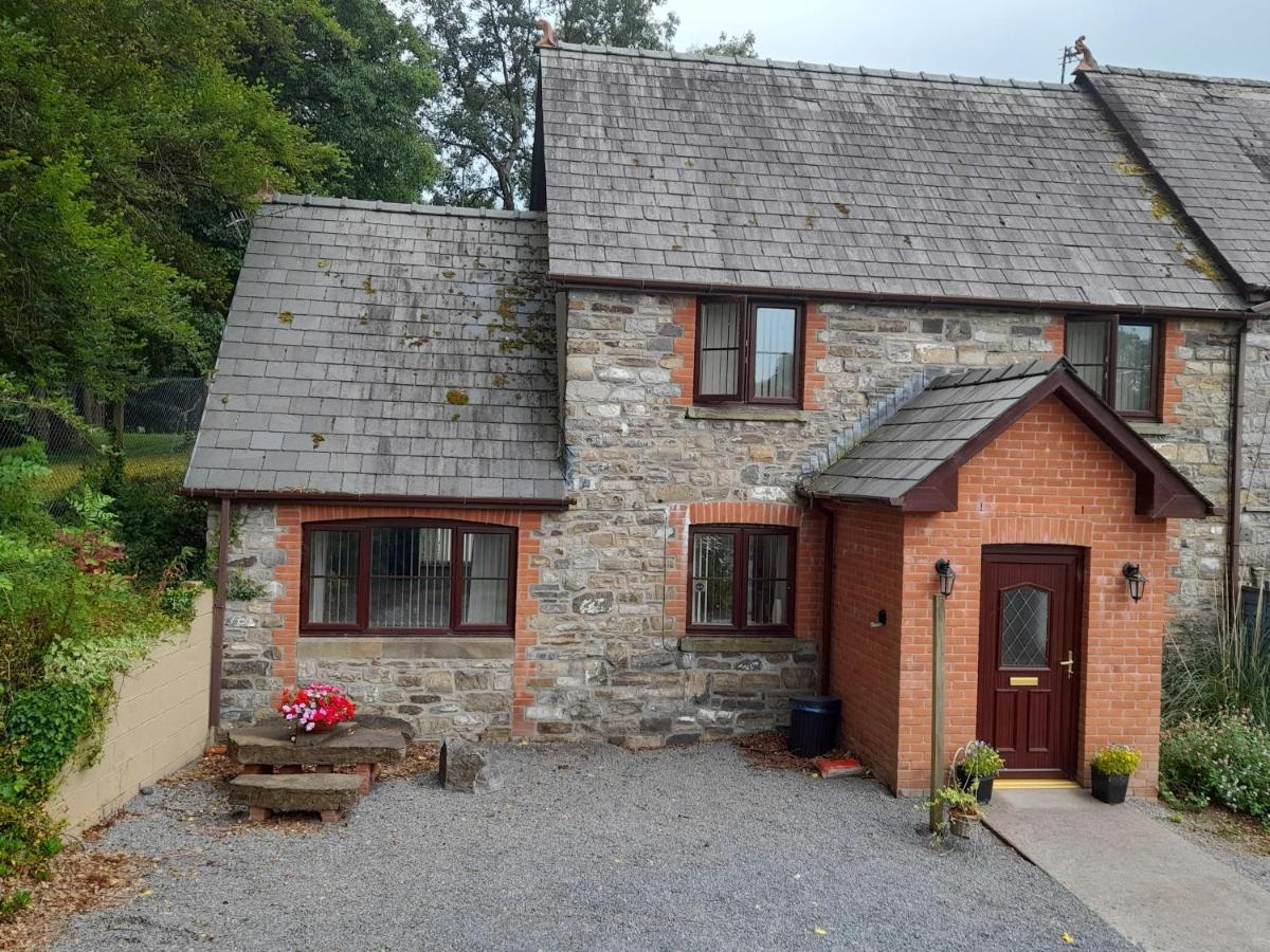Tregib Mill Cottage - Housity