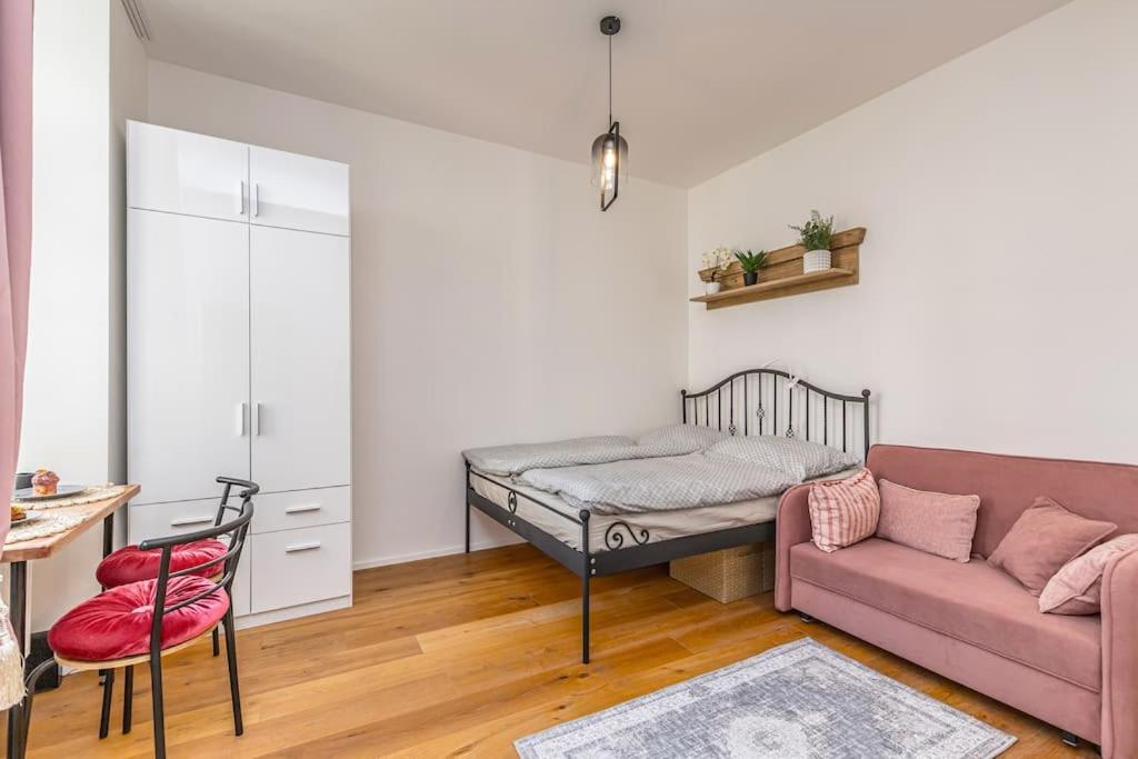 Cozy quiet new apartment in Karlin square - Hizvo