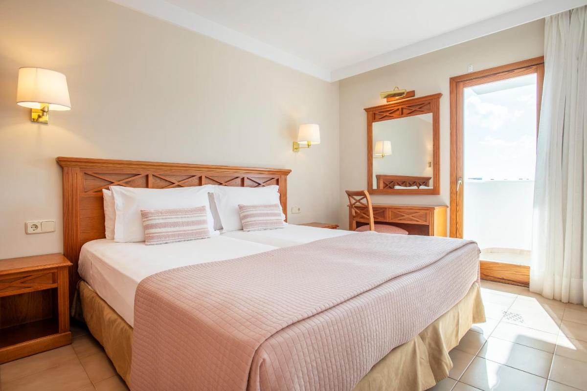 Cama o camas de una habitación en Inturotel Cala Azul