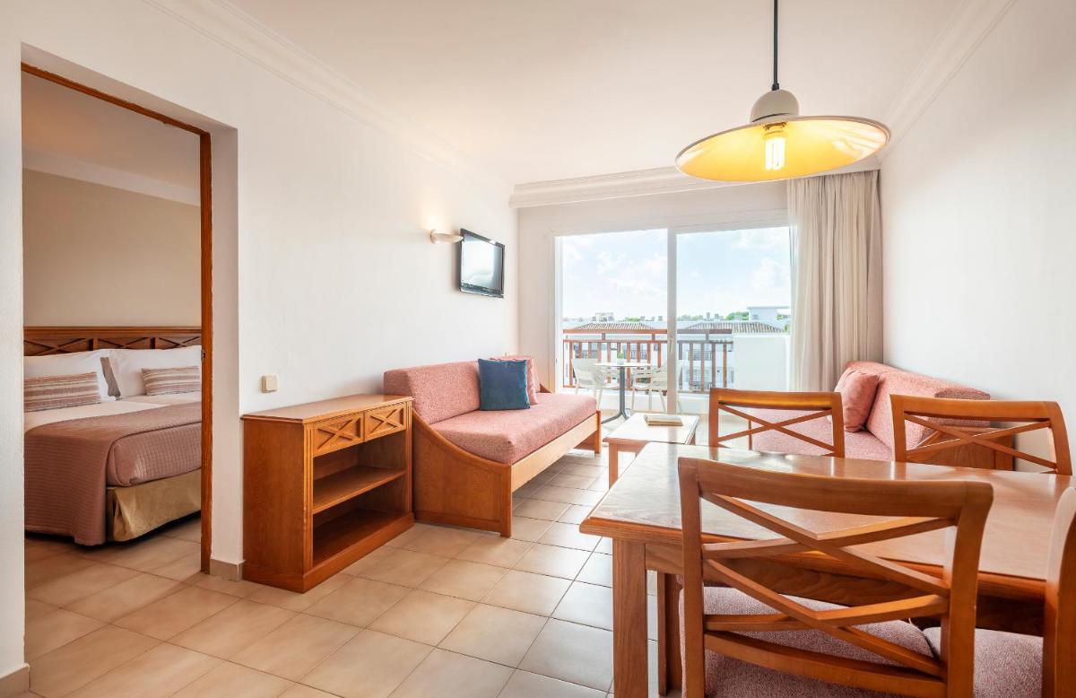 Cama o camas de una habitación en Inturotel Cala Azul