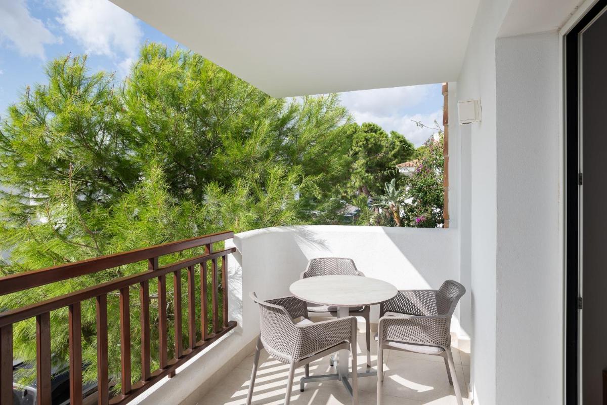 Un balcón o terraza de Inturotel Cala Azul