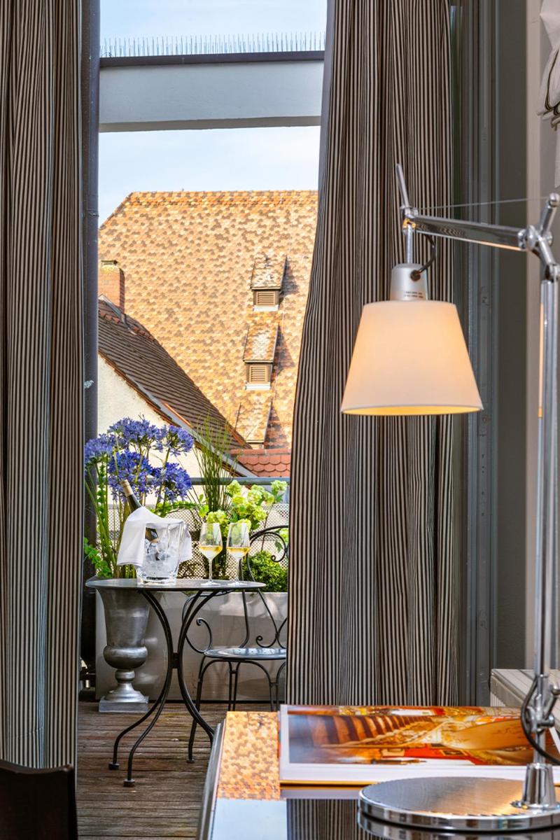 Ein allgemeiner Bergblick oder ein Berglick von des Hotels aus