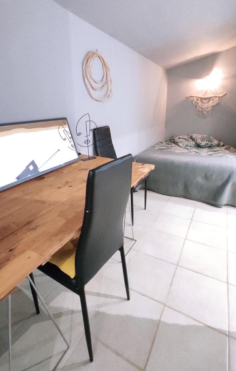 Appartement - Parking - Wifi - 1 à 6 pers - - Housity