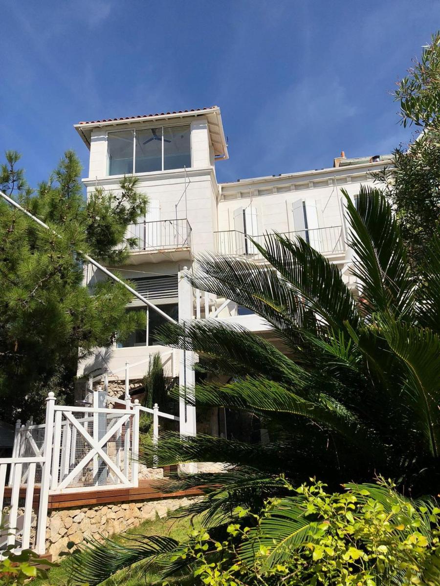 La LUNA of MARSEILLE - VILLA D'ARCHITECTE B&B - Housity