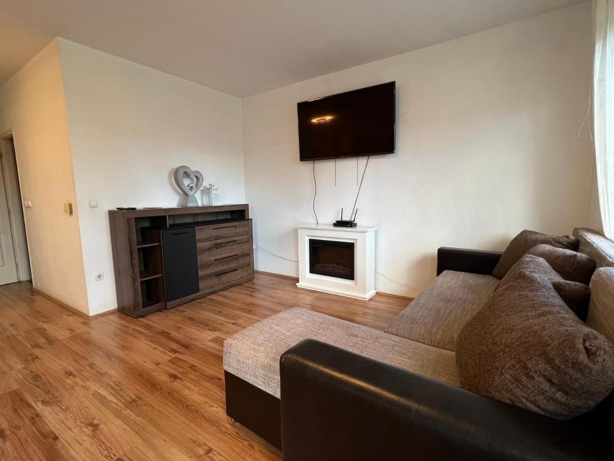 Kristály Apartman - Housity