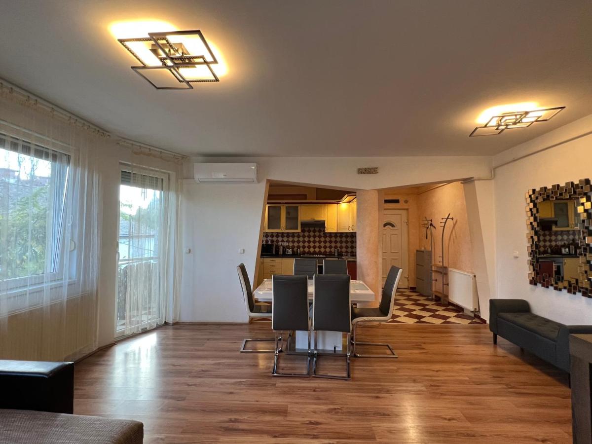 Kristály Apartman - Housity