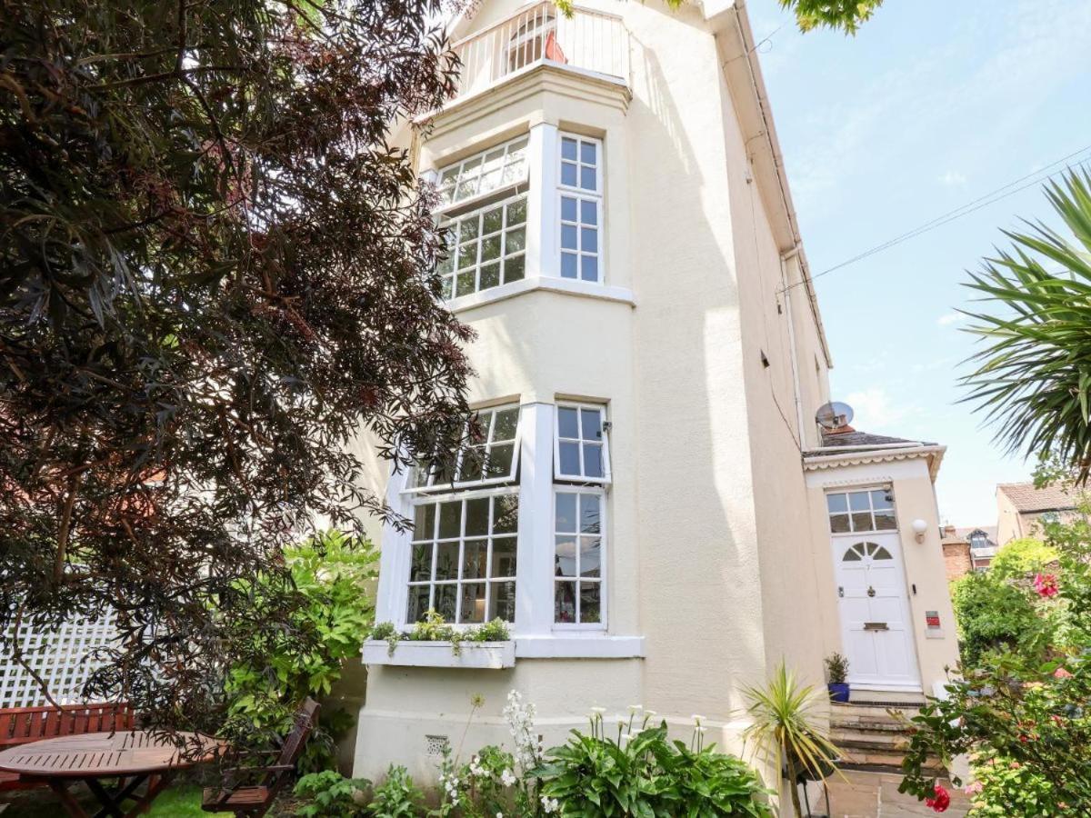 Holland House - Housity