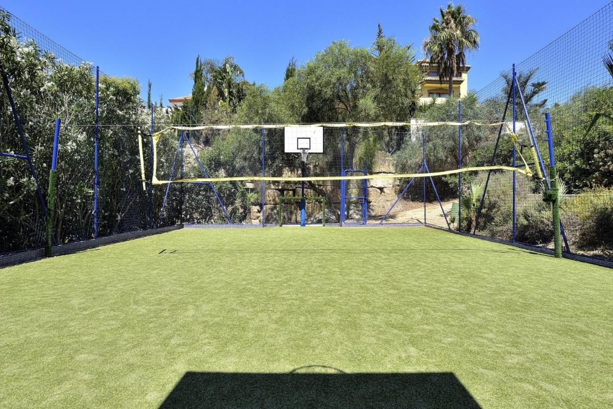 Instalaciones para jugar a tenis o squash en Benalmadena Palace Spa o alrededores
