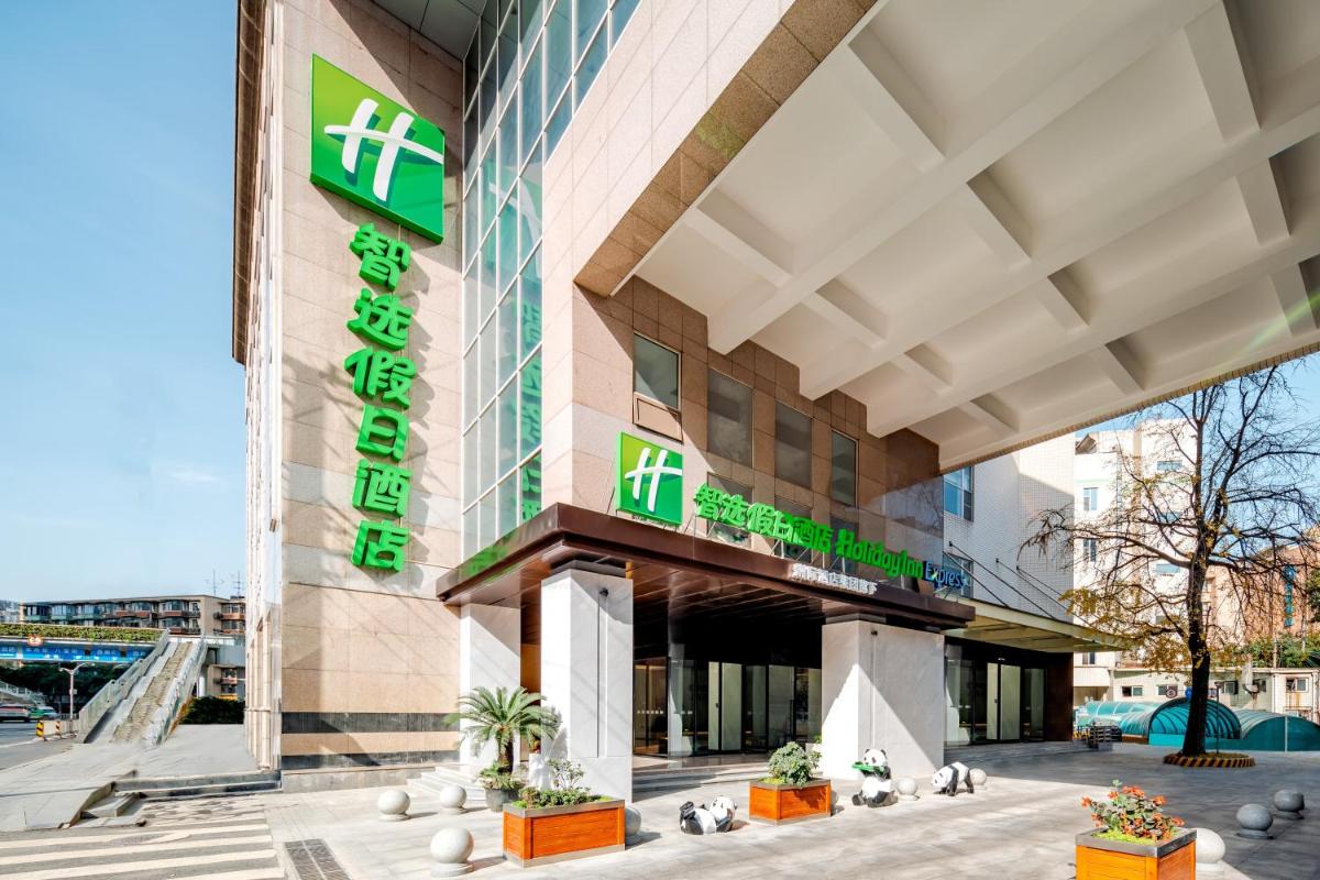 Holiday Inn Express Chengdu Tianfu Square, an IHG Hotel - Chunxi Road and Taikoo Li - Housity