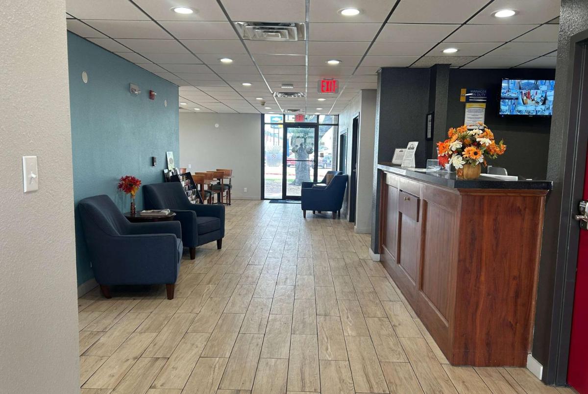 Days Inn by Wyndham Killeen Fort Hood - Housity