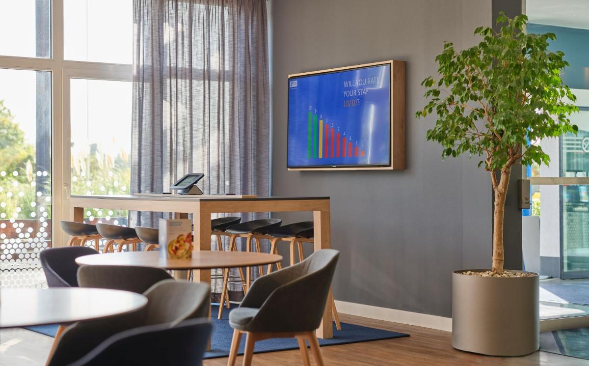 Holiday Inn Express Frankfurt Airport by IHG - Housity
