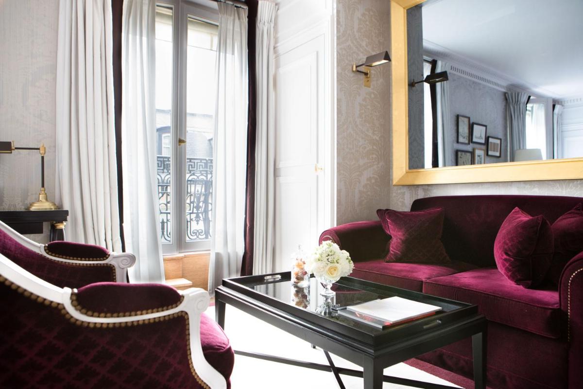 Coin salon dans l'établissement La Réserve Paris Hotel & Spa